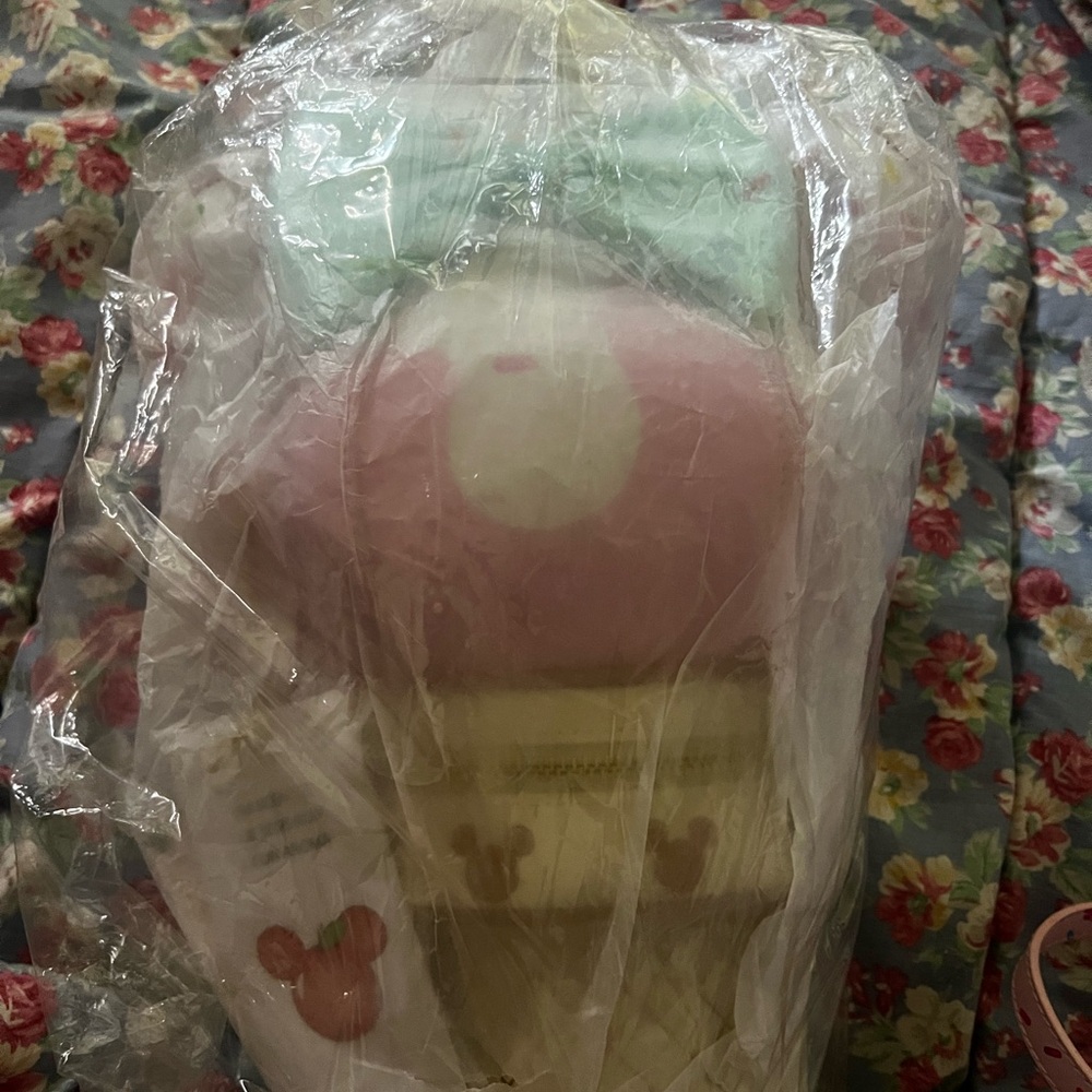 Minnie Mouse cone purse 👛